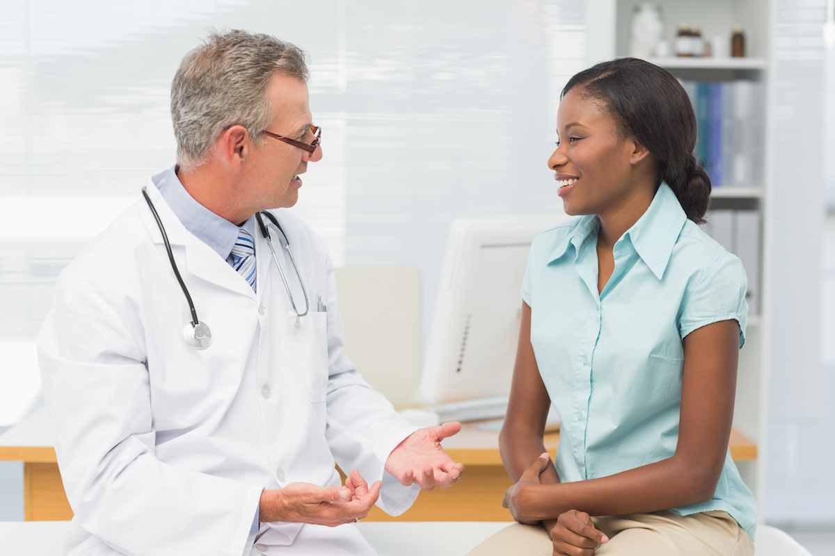 A woman talks to an oncologist.